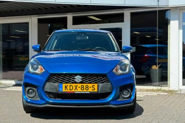 Suzuki Swift (2018) thumbnail 2