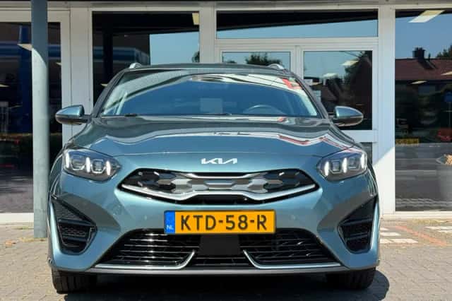 Kia Ceed (2023) thumbnail 2