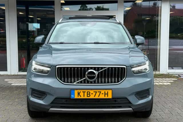 Volvo XC40 (2022) thumbnail 2