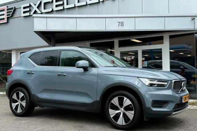 Volvo XC40 (2022) thumbnail 3