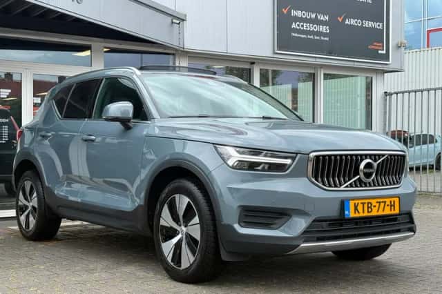 Volvo XC40 (2022) thumbnail 4