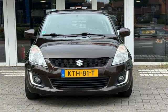 Suzuki Swift (2014) thumbnail 2