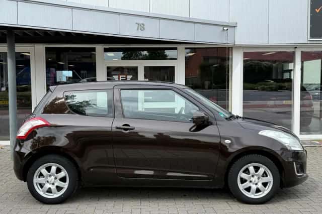 Suzuki Swift (2014) thumbnail 4