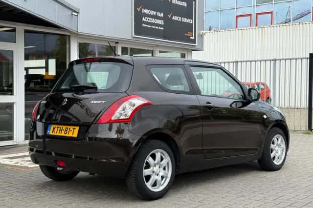 Suzuki Swift (2014) thumbnail 5
