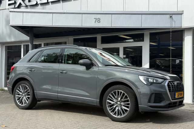 Audi Q3 (2019) thumbnail 4