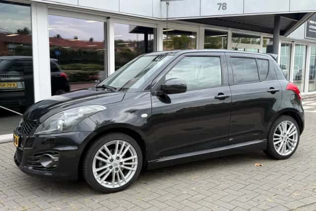Suzuki Swift (2016) thumbnail 2