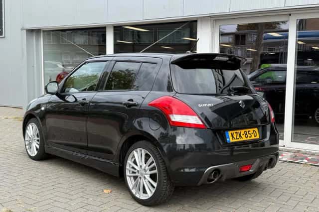 Suzuki Swift (2016) thumbnail 4