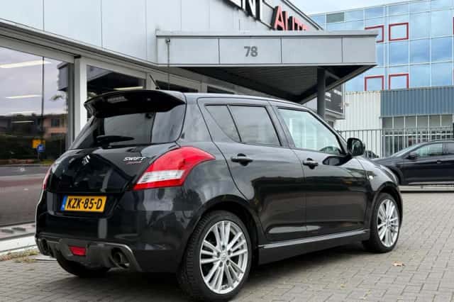 Suzuki Swift (2016) thumbnail 6