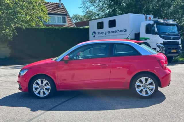 Audi A1 (2010) thumbnail 2
