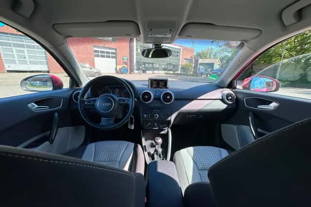 Audi A1 (2010) thumbnail 4