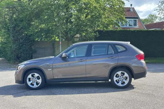 BMW X1 (2011) thumbnail 2