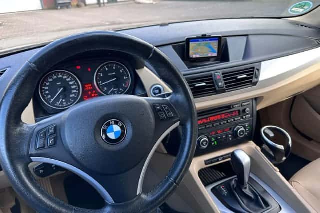 BMW X1 (2011) thumbnail 5