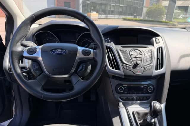 Ford Focus (2012) thumbnail 4