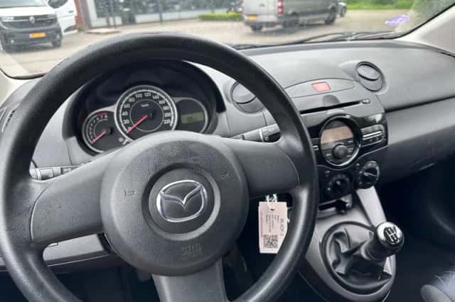 Mazda 2 (2012) thumbnail 5