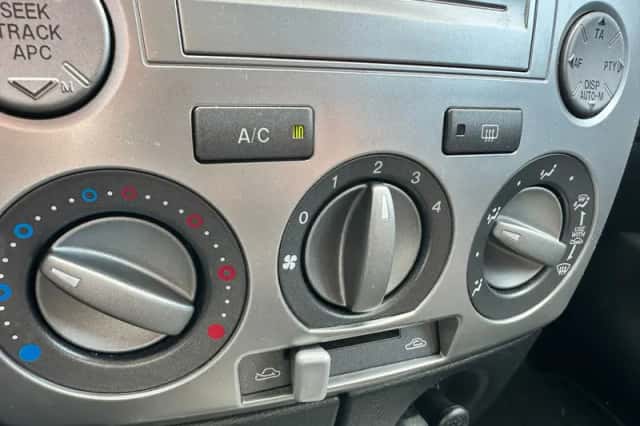 Mazda 2 (2006) thumbnail 6