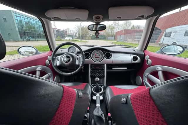 MINI Cooper (2002) thumbnail 4