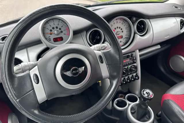 MINI Cooper (2002) thumbnail 6