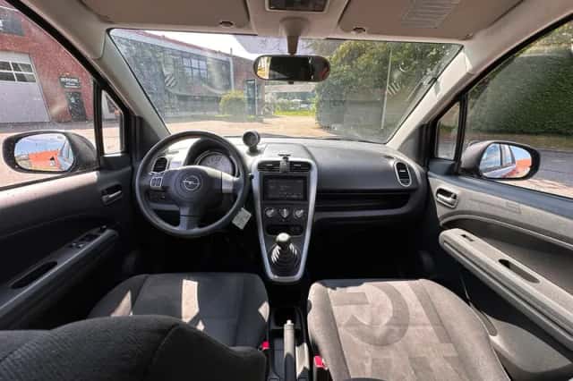Opel Agila (2009) thumbnail 4