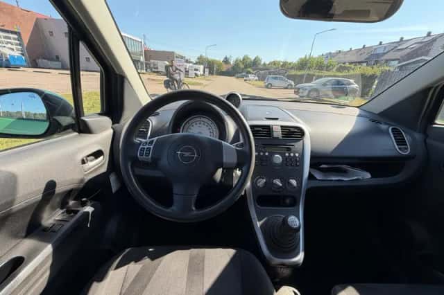 Opel Agila (2008) thumbnail 4
