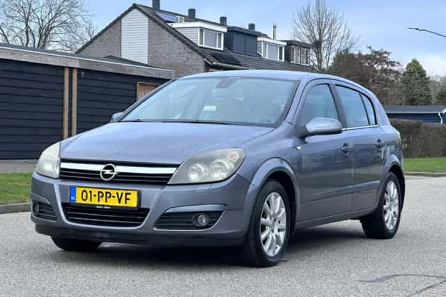 Opel Astra (2004) thumbnail 1