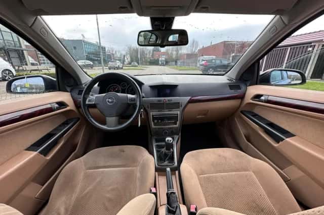 Opel Astra (2004) thumbnail 4