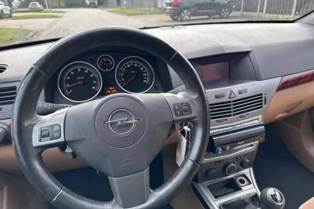 Opel Astra (2004) thumbnail 5