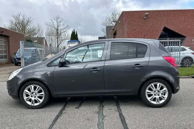 Opel Corsa (2010) thumbnail 2