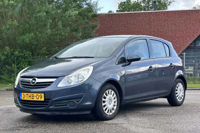Opel Corsa (2010) thumbnail 1