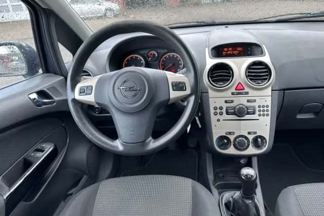 Opel Corsa (2010) thumbnail 5