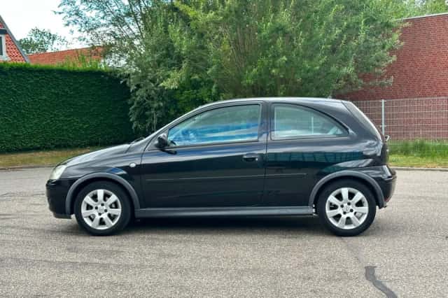 Opel Corsa (2006) thumbnail 2