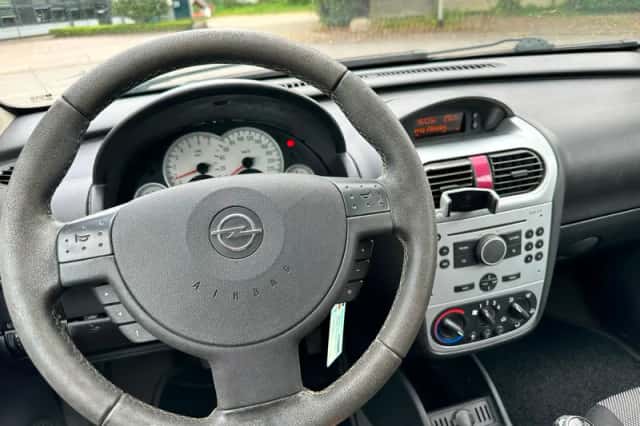 Opel Corsa (2006) thumbnail 4