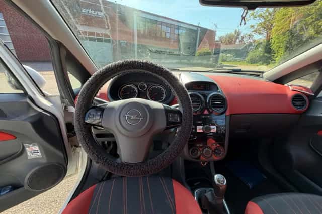 Opel Corsa (2009) thumbnail 5