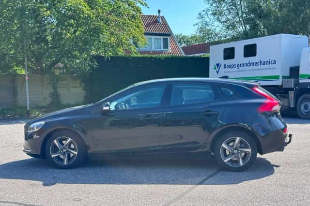 Volvo V40 (2013) thumbnail 2