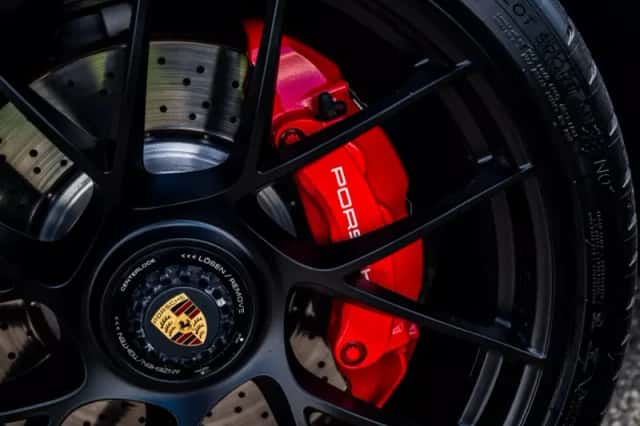 Porsche 911 (2017) thumbnail 6