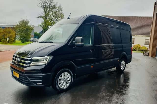 Volkswagen Crafter (2018) thumbnail 2