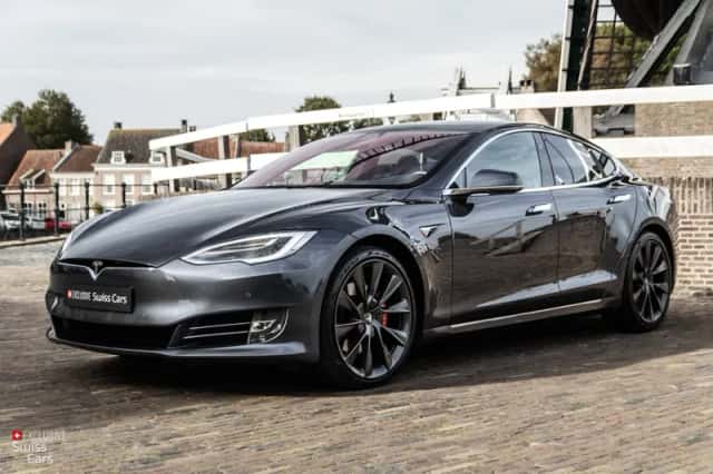 Tesla Model S (2019) thumbnail 1