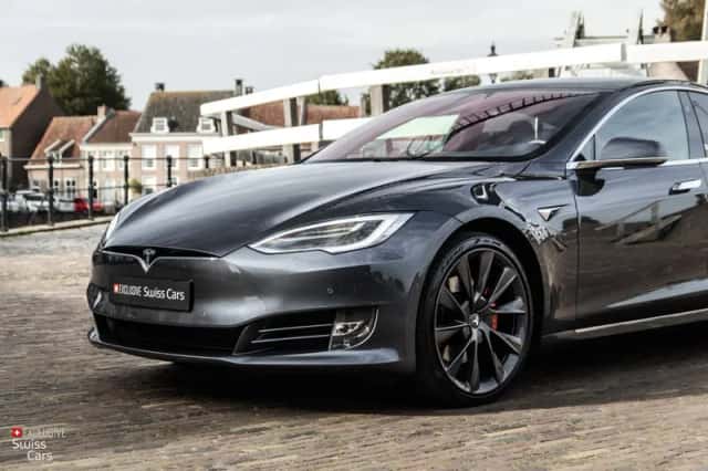 Tesla Model S (2019) thumbnail 2