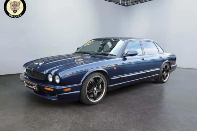 Jaguar XJR (2000) thumbnail 1