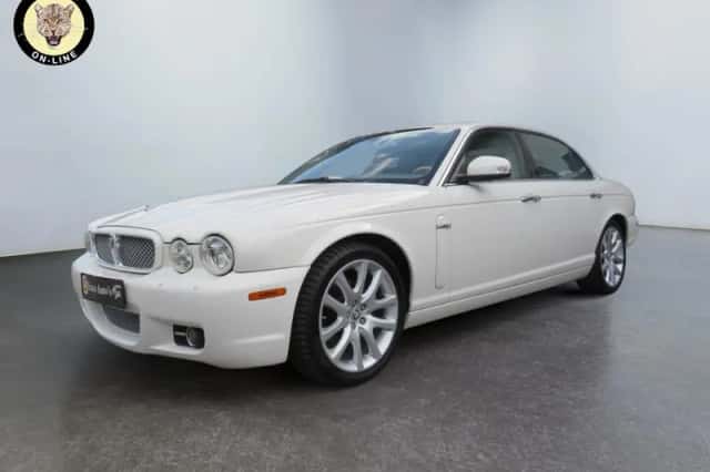 Jaguar XJ (2008) thumbnail 1