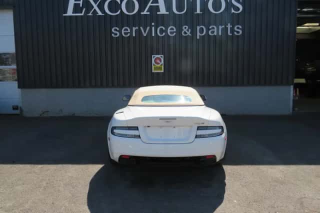 Aston Martin DB9 (2016) thumbnail 4