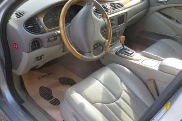 Jaguar S-Type (2001) thumbnail 2