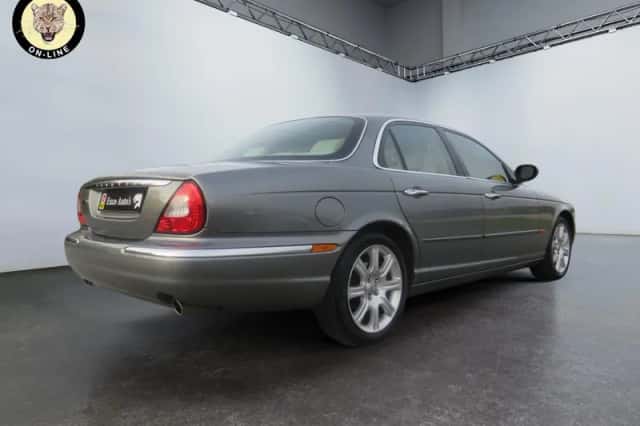 Jaguar XJ (2004) thumbnail 5