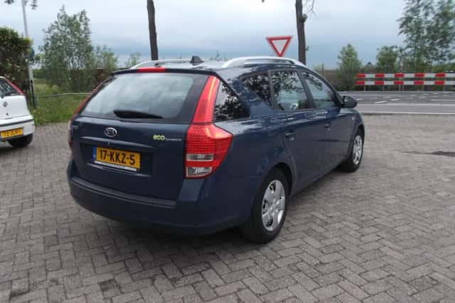 Kia Ceed (2010) thumbnail 3