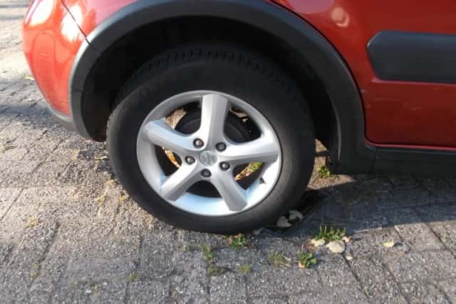 Suzuki SX4 (2008) thumbnail 3
