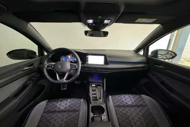 Volkswagen Golf (2023) thumbnail 4