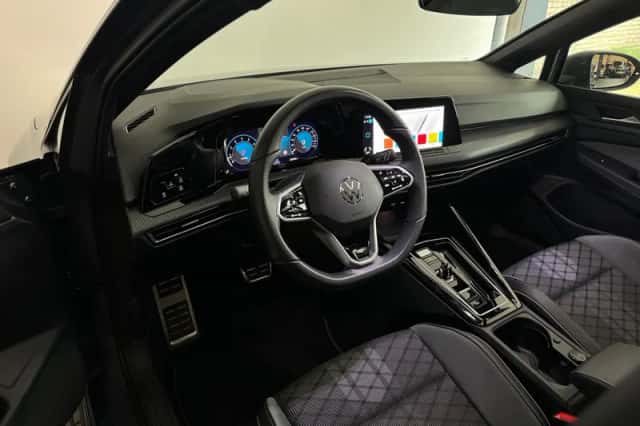 Volkswagen Golf (2023) thumbnail 5