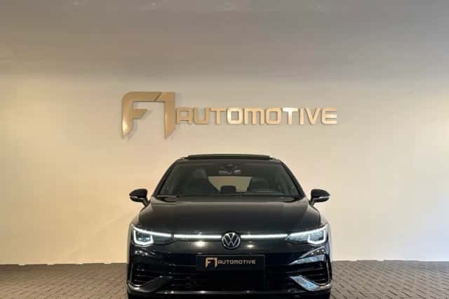 Volkswagen Golf (2021) thumbnail 2
