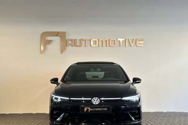Volkswagen Golf (2024) thumbnail 2