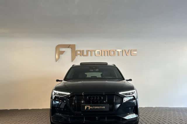Audi e-tron (2019) thumbnail 2