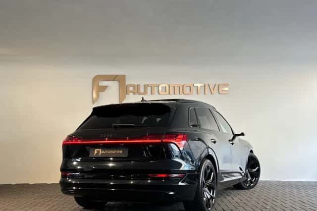 Audi e-tron (2019) thumbnail 4